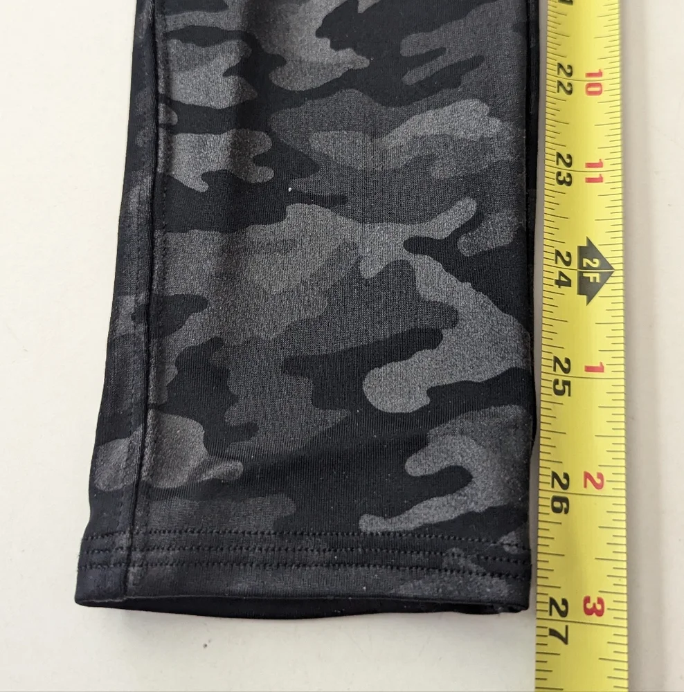 SPANX Faux Leather Camo Leggings Size Medium Petite - Picture 9 of 12